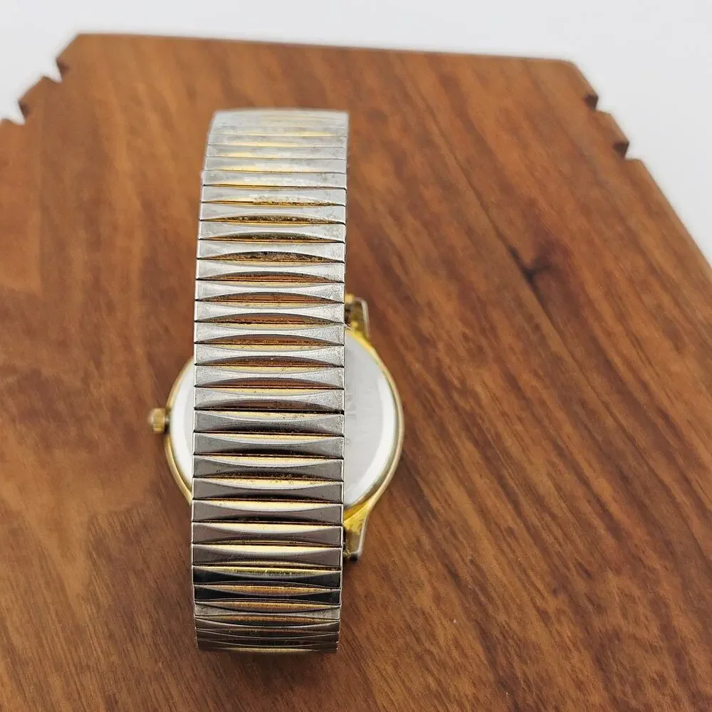 Time Women's Gold Tone Pull On Stretch Watch Simple Contemporary Casual Everyday